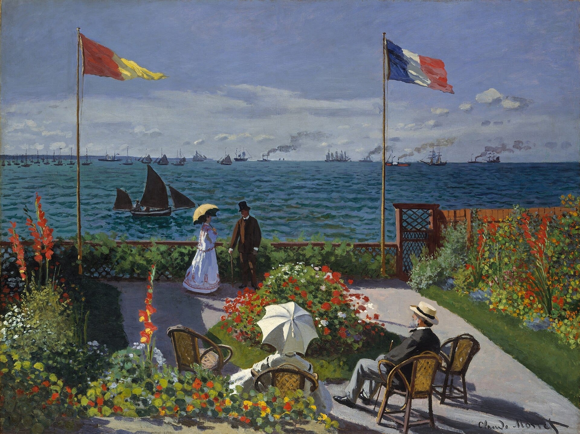 ระเบียงสวนที่มองเห็นทะเลที่ Sainte-Adresse พร้อมดอกไม้หลากสีสัน ผู้คนในชุดยุคโบราณ และเรือแล่นอยู่เบื้องหลัง