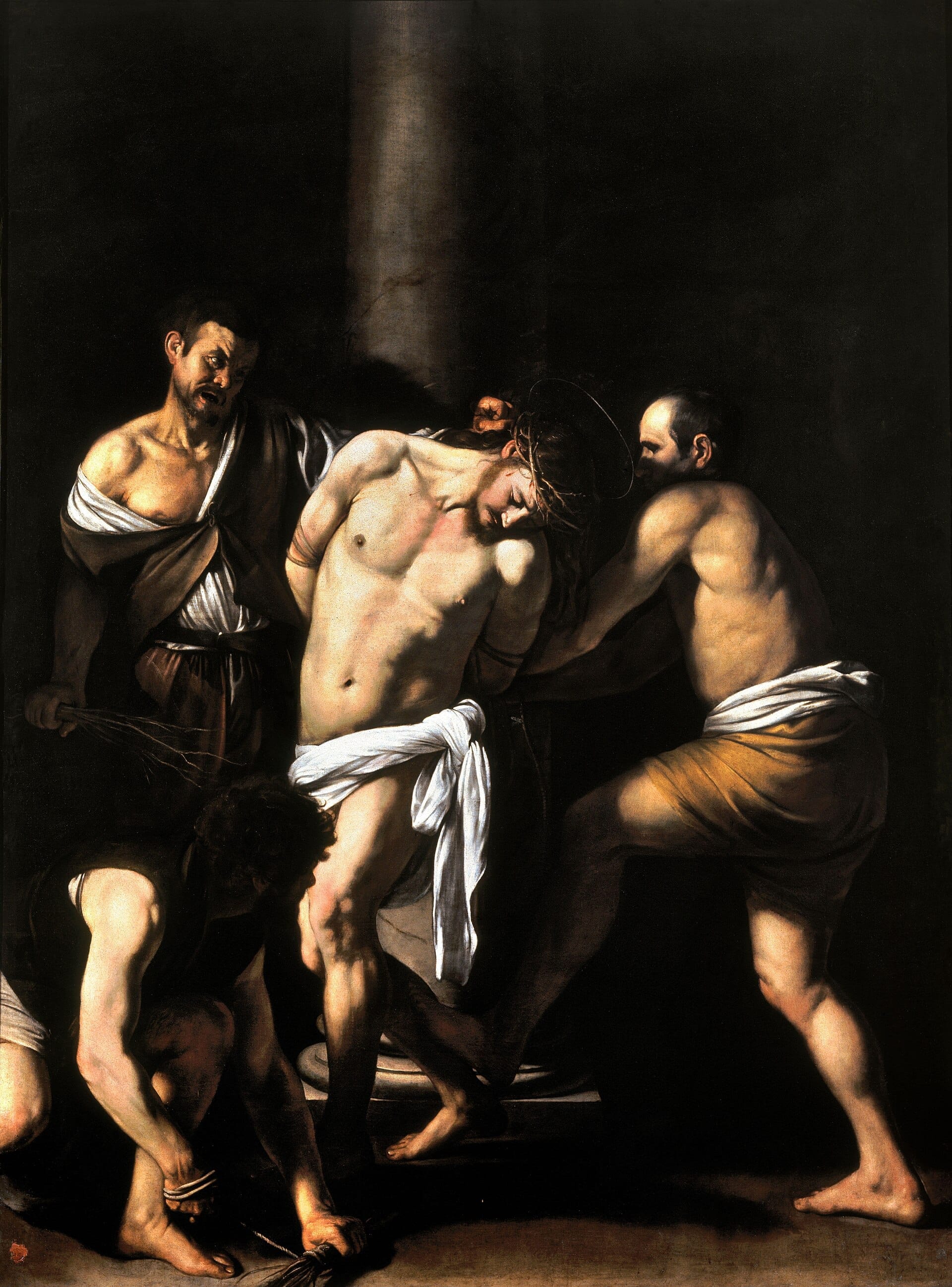 Le dramatique tableau de Caravaggio La Flagellation du Christ montre quatre hommes sous un éclairage saisissant, avec de forts contrastes d'ombre et de chair nue.