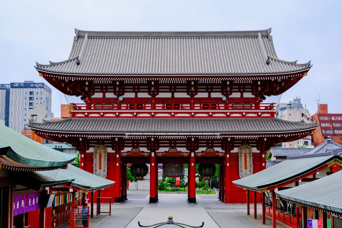 Front view of Senso-ji temple gate in Asakusa, Tokyo, with traditional architecture and Nakamise shopping street on both sides.