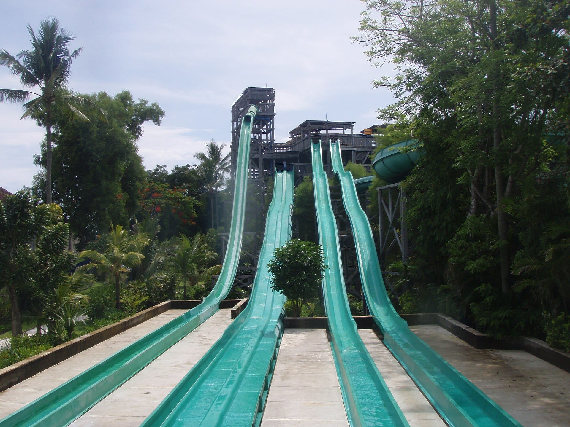 scivoli d'acqua al parco acquatico Waterbom Bali di Kuta