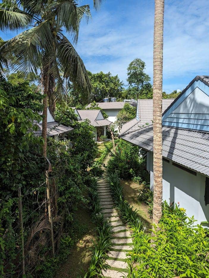 Garden villas and bungalow-style accommodation in Ong Lang (Kingo Resort), Phu Quoc surrounded by tropical greenery
